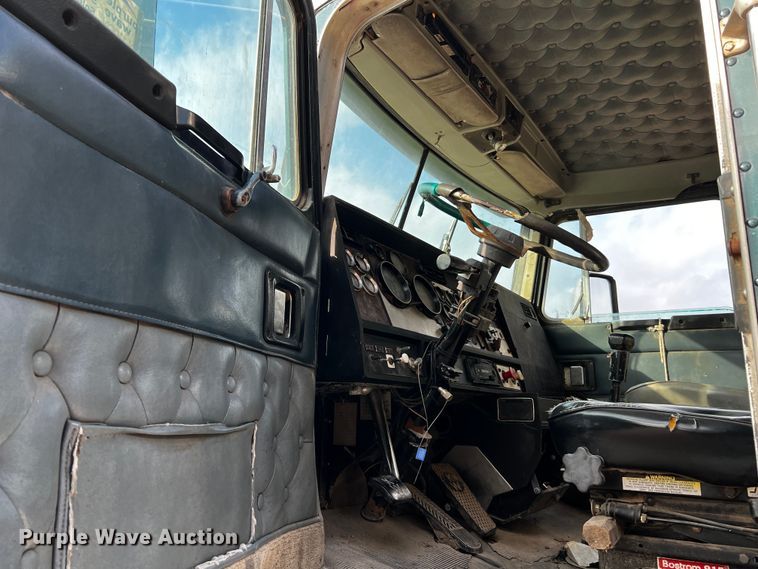 image for item DQ1946 1992 Kenworth T660  dump truck