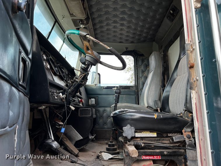 image for item DQ1946 1992 Kenworth T660  dump truck