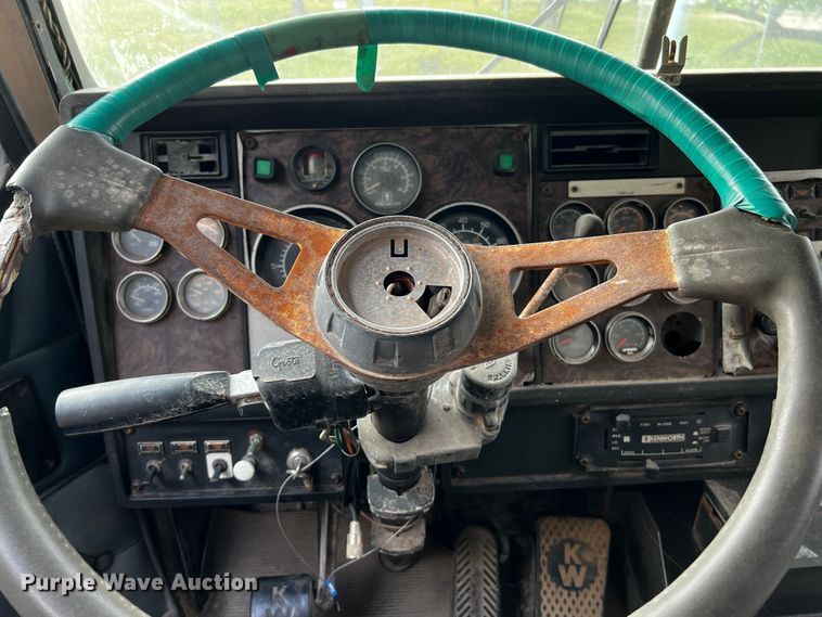 image for item DQ1946 1992 Kenworth T660  dump truck