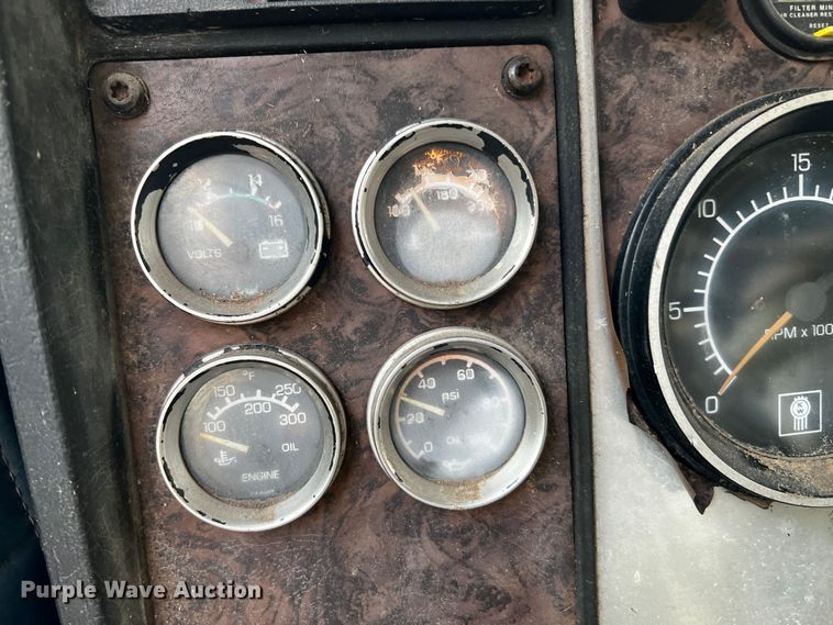 image for item DQ1946 1992 Kenworth T660  dump truck