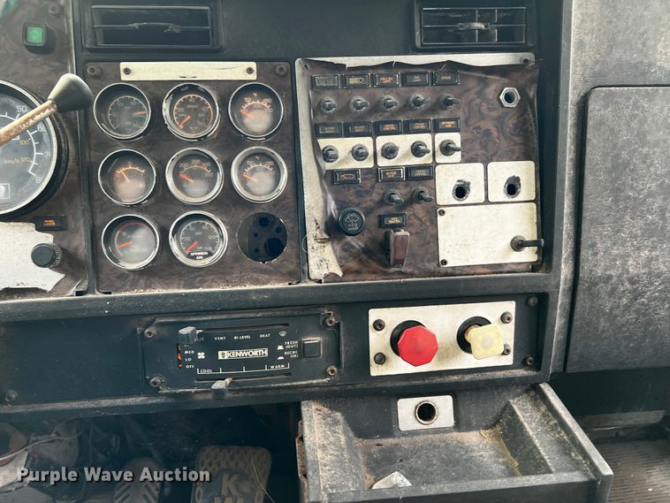 image for item DQ1946 1992 Kenworth T660  dump truck