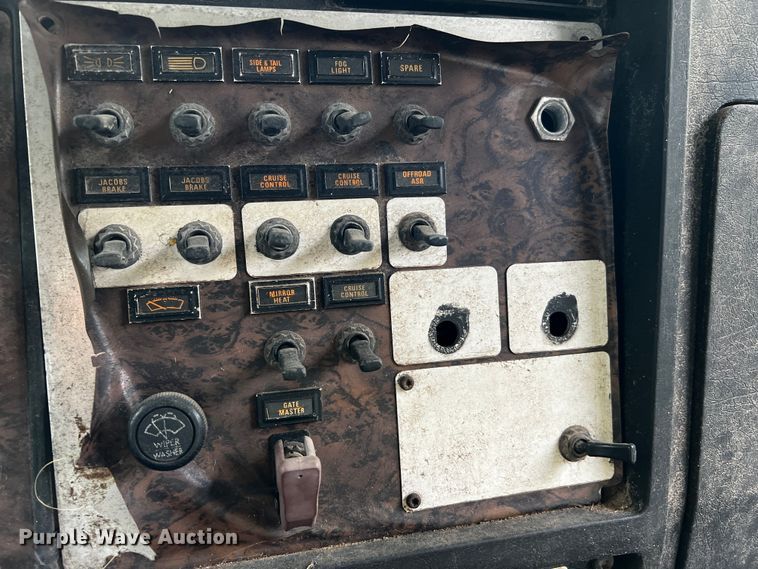 image for item DQ1946 1992 Kenworth T660  dump truck