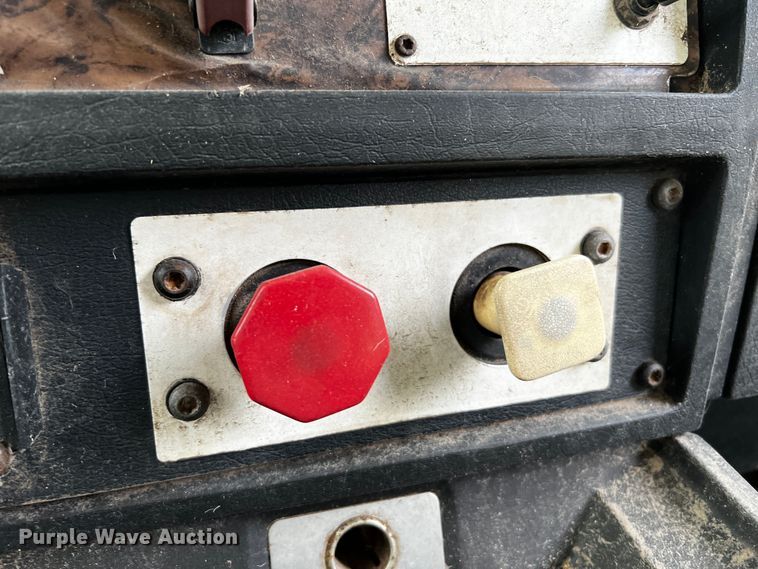 image for item DQ1946 1992 Kenworth T660  dump truck