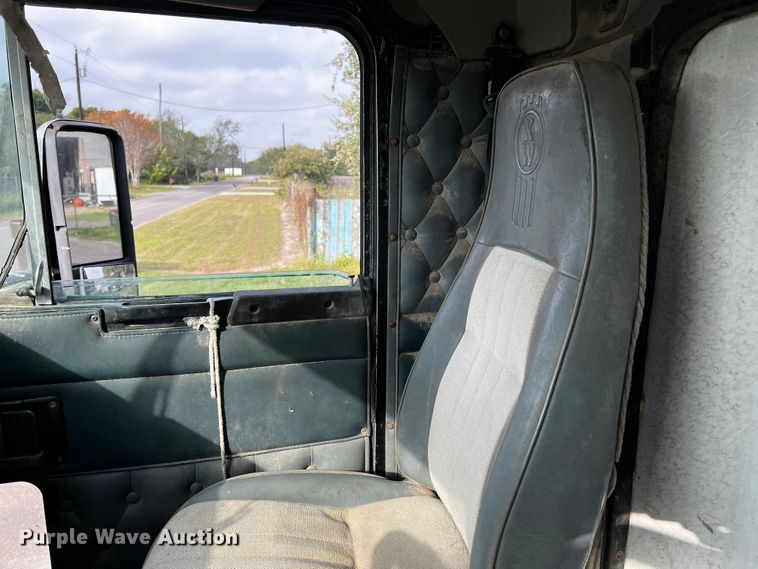 image for item DQ1946 1992 Kenworth T660  dump truck