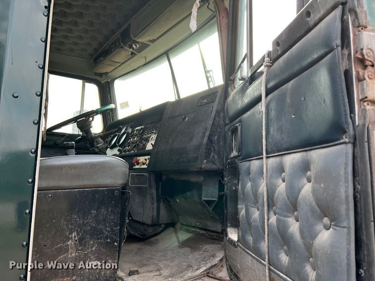 image for item DQ1946 1992 Kenworth T660  dump truck