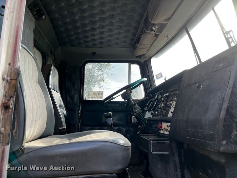 image for item DQ1946 1992 Kenworth T660  dump truck