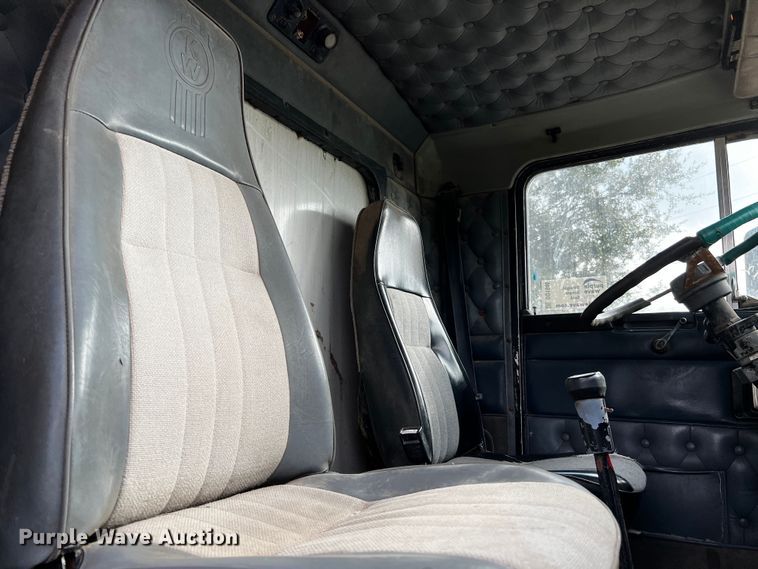 image for item DQ1946 1992 Kenworth T660  dump truck