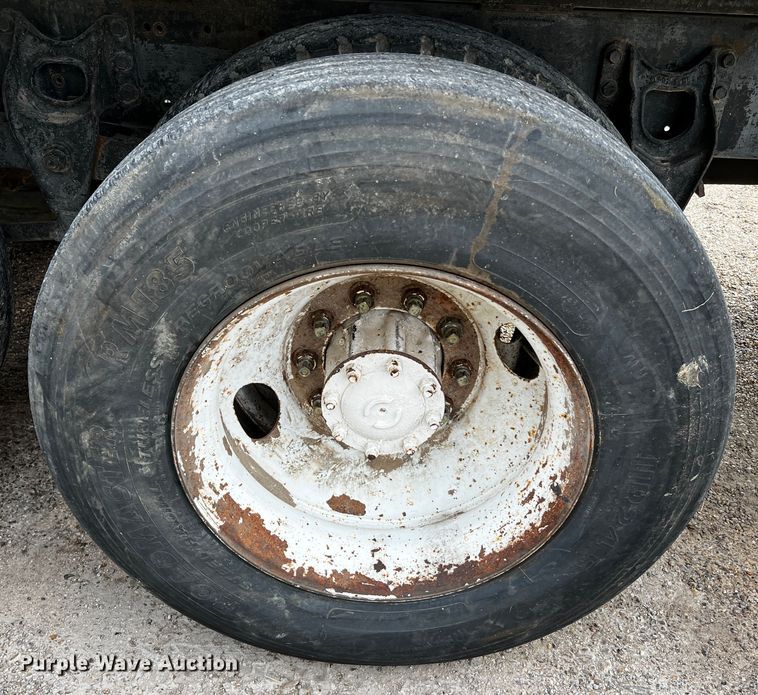 image for item DQ1946 1992 Kenworth T660  dump truck