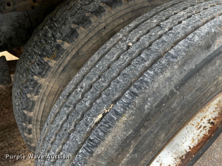 image for item DQ1946 1992 Kenworth T660  dump truck