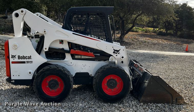 image for item DQ1947 2016 Bobcat S740  skid steer loader