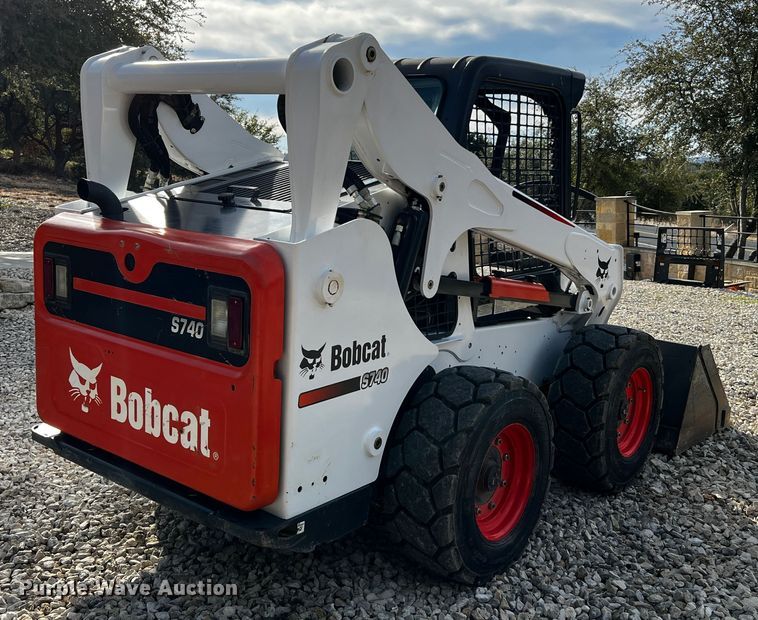 image for item DQ1947 2016 Bobcat S740  skid steer loader