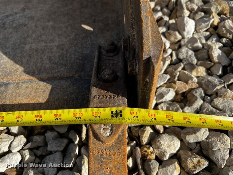 image for item DQ1947 2016 Bobcat S740  skid steer loader