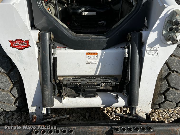 image for item DQ1947 2016 Bobcat S740  skid steer loader