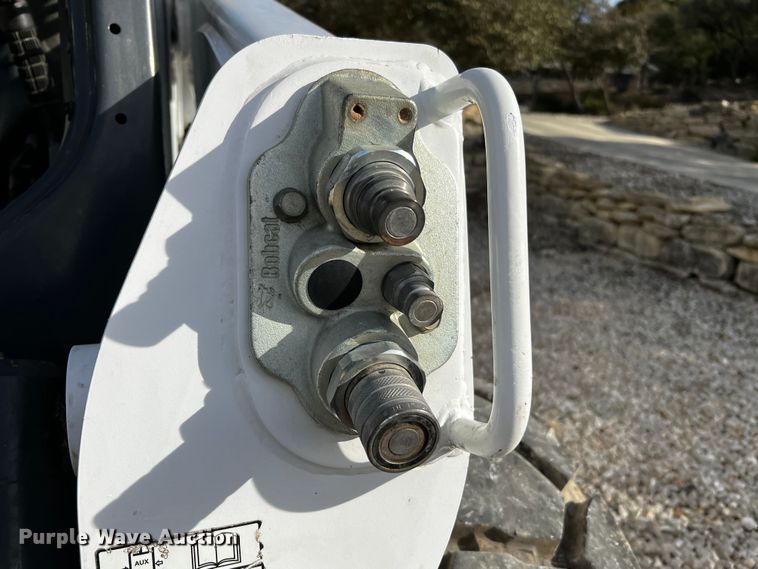 image for item DQ1947 2016 Bobcat S740  skid steer loader