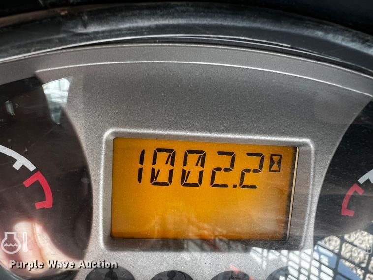 image for item DQ1947 2016 Bobcat S740  skid steer loader