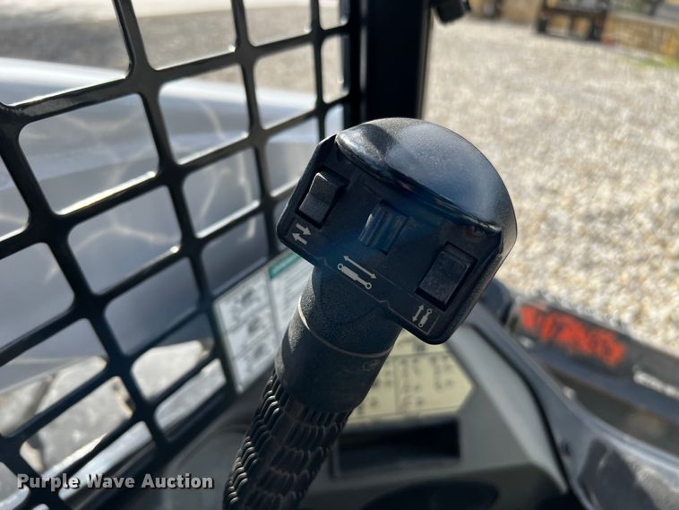 image for item DQ1947 2016 Bobcat S740  skid steer loader