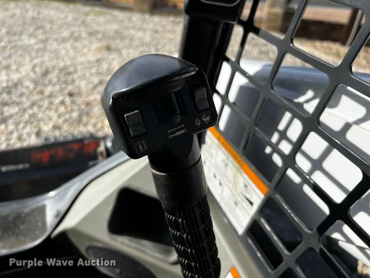 image for item DQ1947 2016 Bobcat S740  skid steer loader