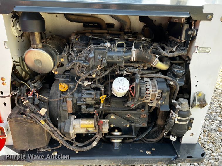 image for item DQ1947 2016 Bobcat S740  skid steer loader