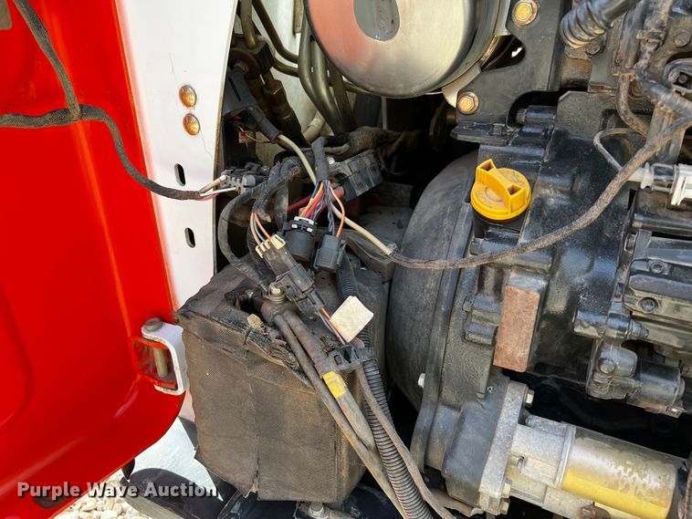 image for item DQ1947 2016 Bobcat S740  skid steer loader