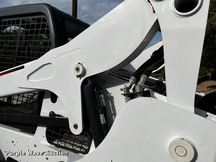 image for item DQ1947 2016 Bobcat S740  skid steer loader