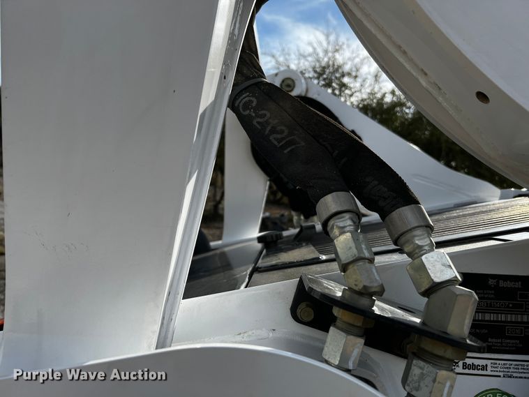 image for item DQ1947 2016 Bobcat S740  skid steer loader