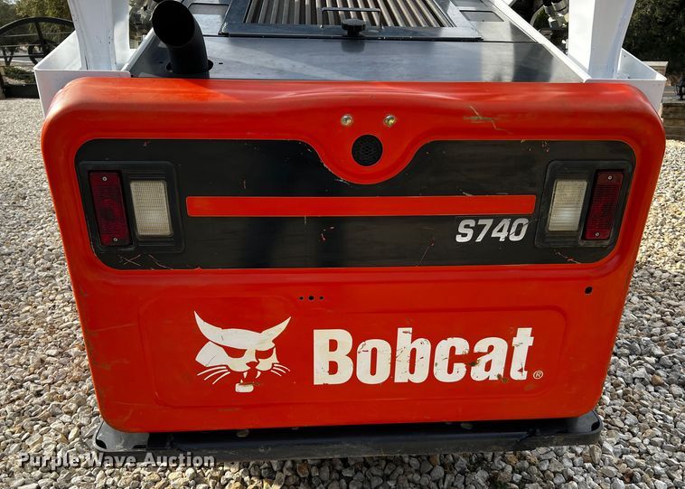 image for item DQ1947 2016 Bobcat S740  skid steer loader