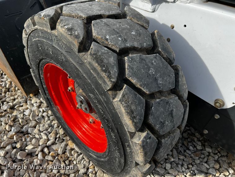 image for item DQ1947 2016 Bobcat S740  skid steer loader