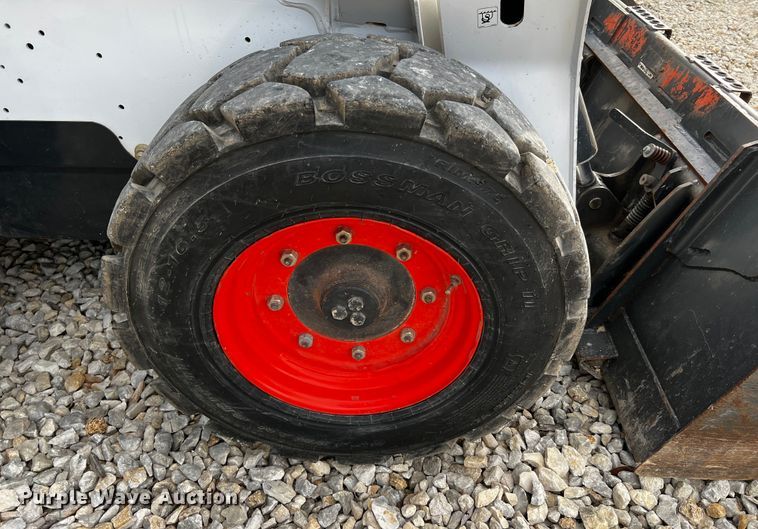 image for item DQ1947 2016 Bobcat S740  skid steer loader