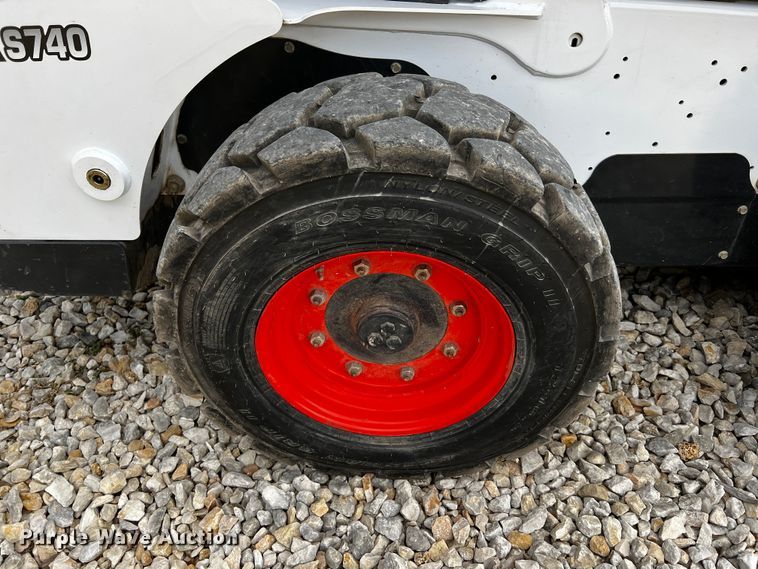 image for item DQ1947 2016 Bobcat S740  skid steer loader
