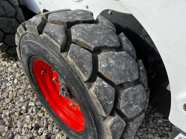 image for item DQ1947 2016 Bobcat S740  skid steer loader