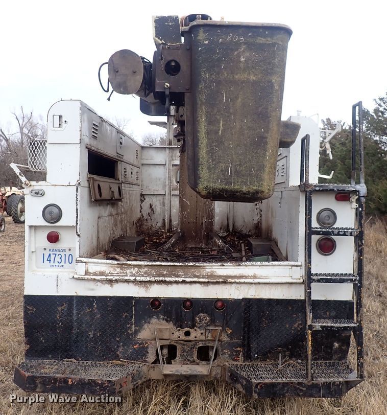 image for item DQ3898 1975 GMC 6000  bucket truck