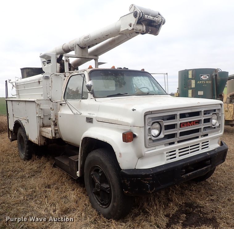 image for item DQ3898 1975 GMC 6000  bucket truck
