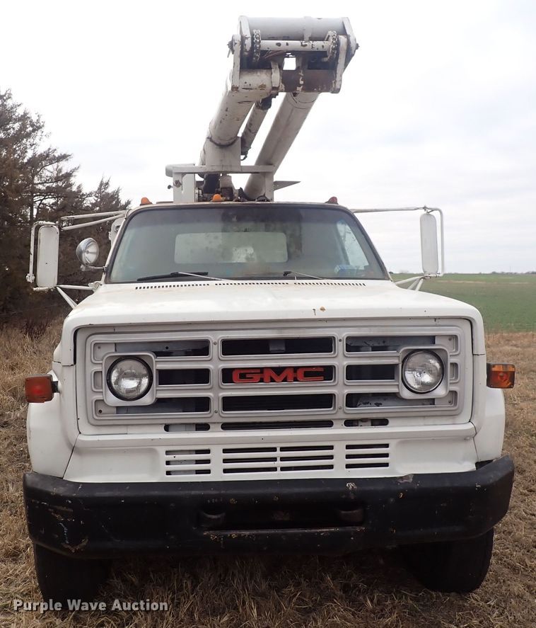 image for item DQ3898 1975 GMC 6000  bucket truck