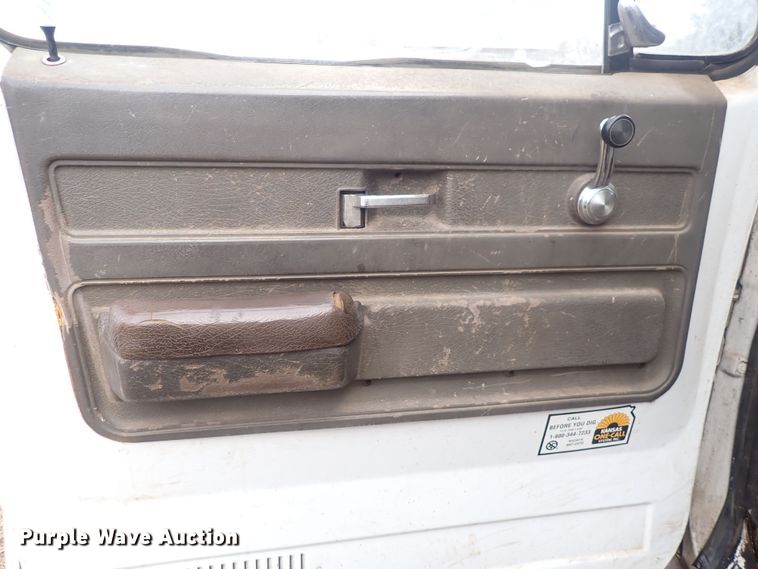 image for item DQ3898 1975 GMC 6000  bucket truck