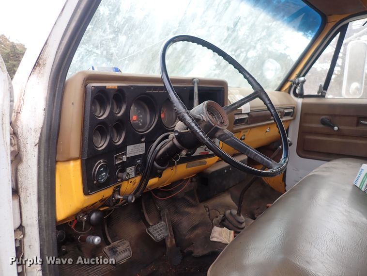 image for item DQ3898 1975 GMC 6000  bucket truck