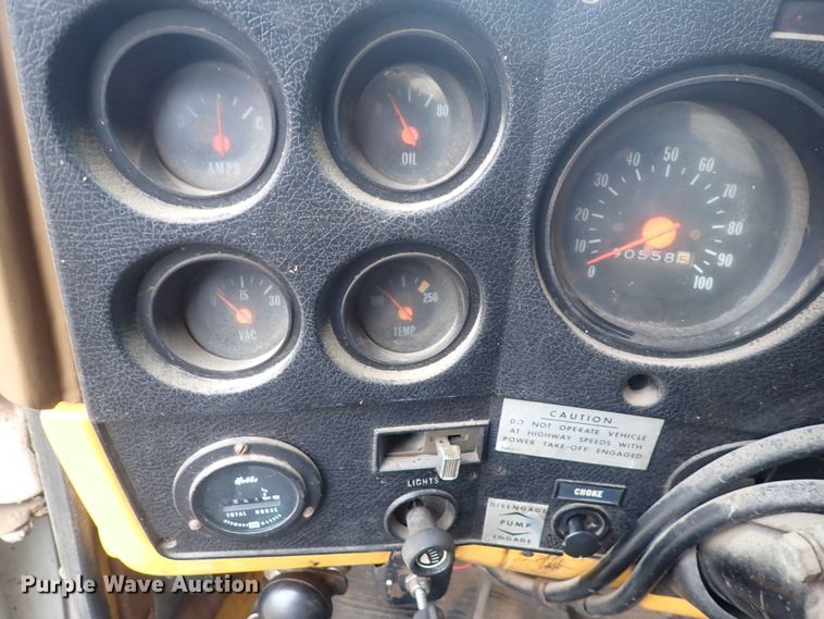 image for item DQ3898 1975 GMC 6000  bucket truck