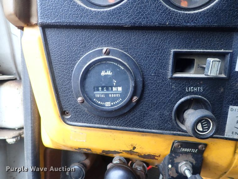 image for item DQ3898 1975 GMC 6000  bucket truck