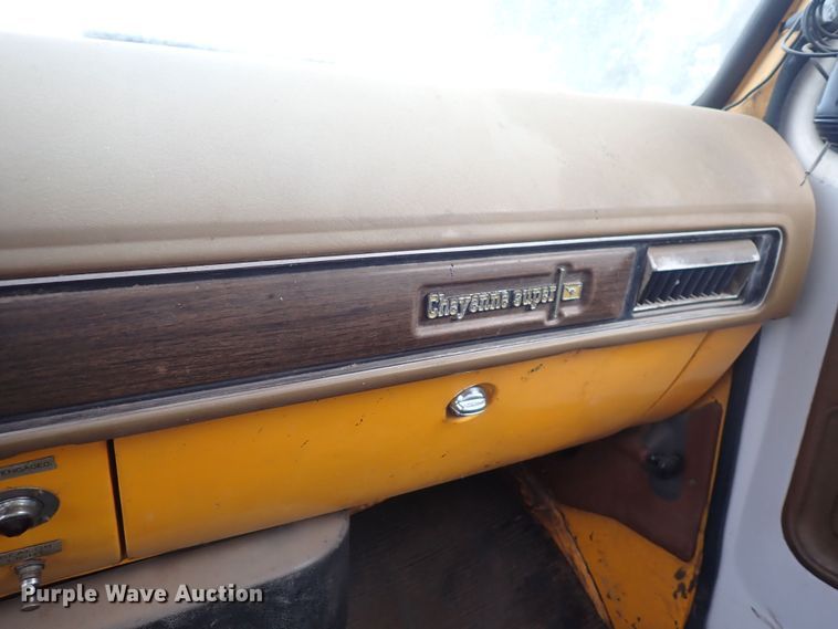 image for item DQ3898 1975 GMC 6000  bucket truck