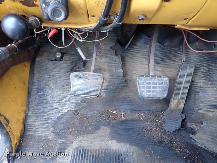 image for item DQ3898 1975 GMC 6000  bucket truck