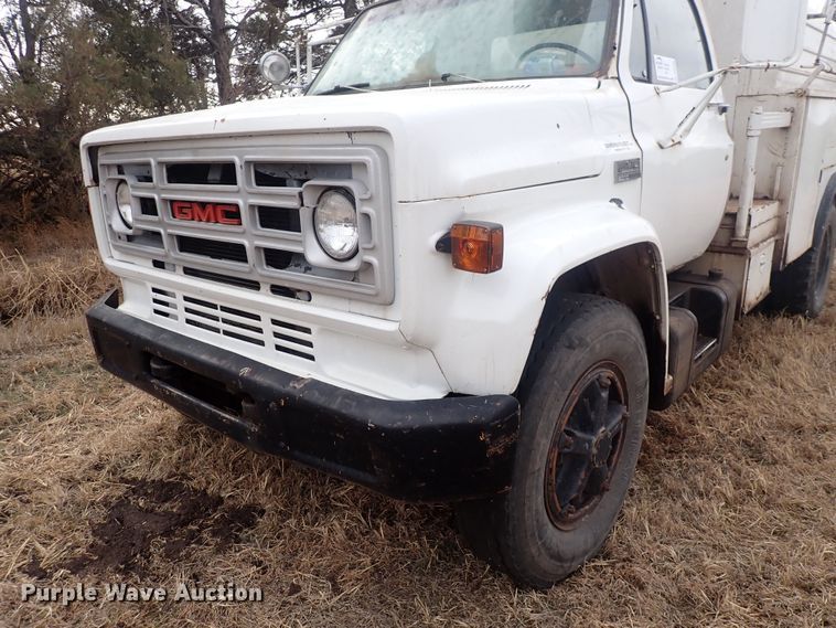 image for item DQ3898 1975 GMC 6000  bucket truck