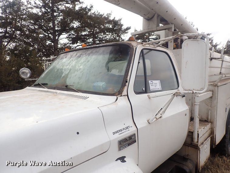 image for item DQ3898 1975 GMC 6000  bucket truck