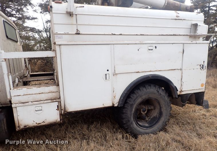 image for item DQ3898 1975 GMC 6000  bucket truck