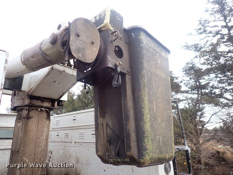 image for item DQ3898 1975 GMC 6000  bucket truck