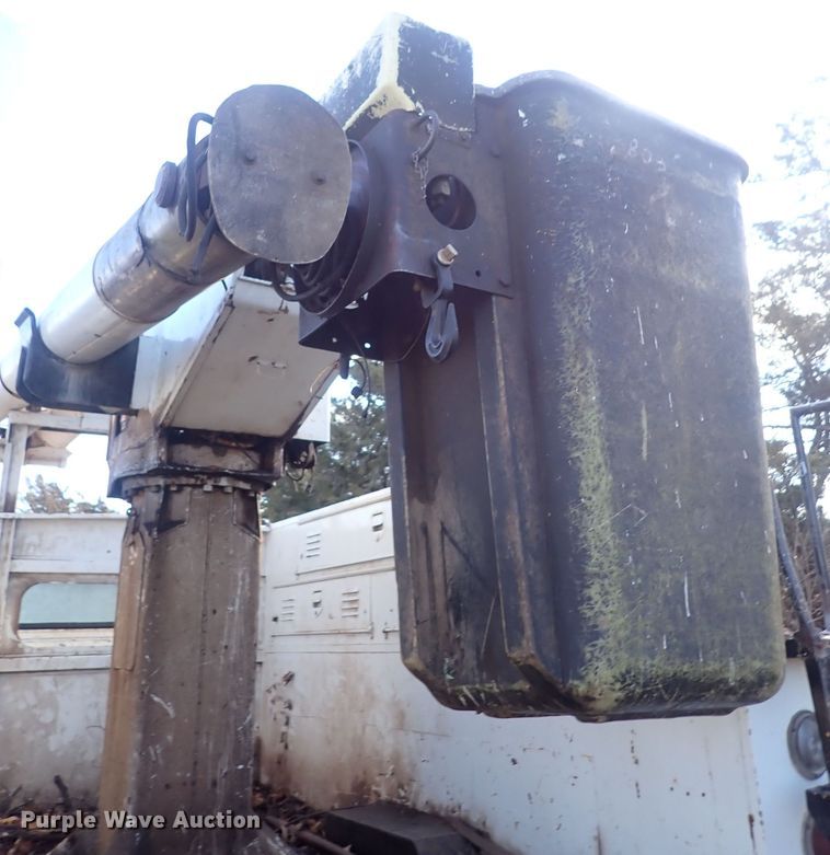 image for item DQ3898 1975 GMC 6000  bucket truck