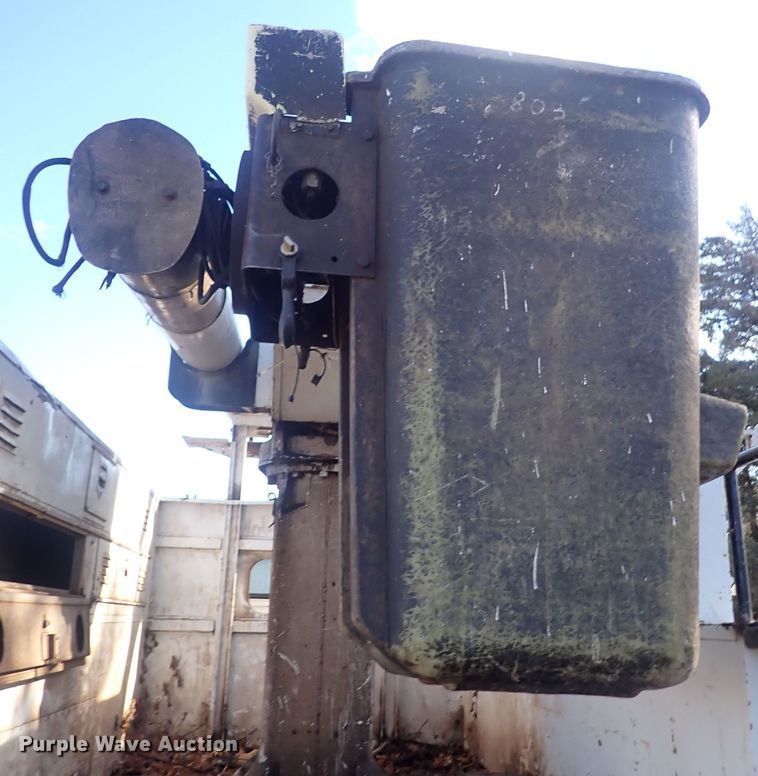 image for item DQ3898 1975 GMC 6000  bucket truck