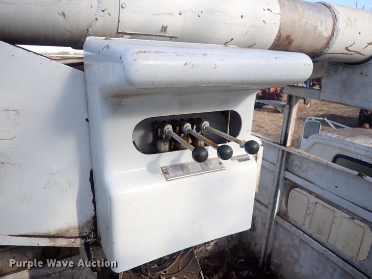 image for item DQ3898 1975 GMC 6000  bucket truck