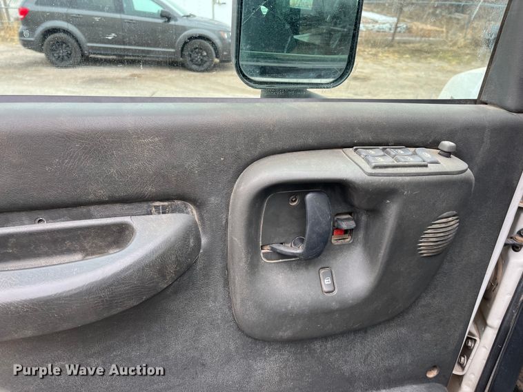 image for item DQ5060 2008 Chevrolet C5500  Crew Cab flatbed truck