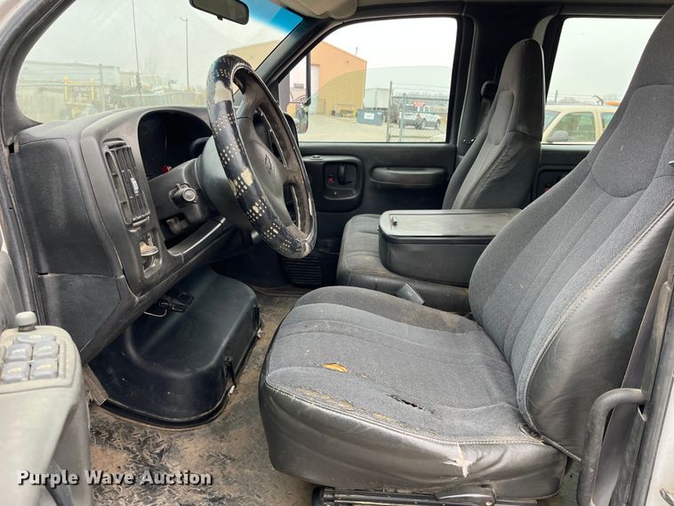 image for item DQ5060 2008 Chevrolet C5500  Crew Cab flatbed truck