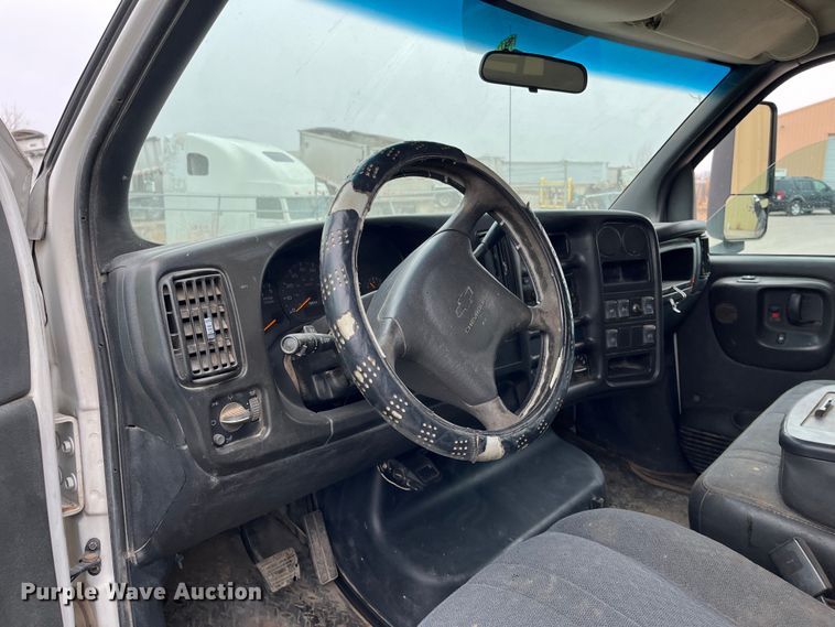 image for item DQ5060 2008 Chevrolet C5500  Crew Cab flatbed truck