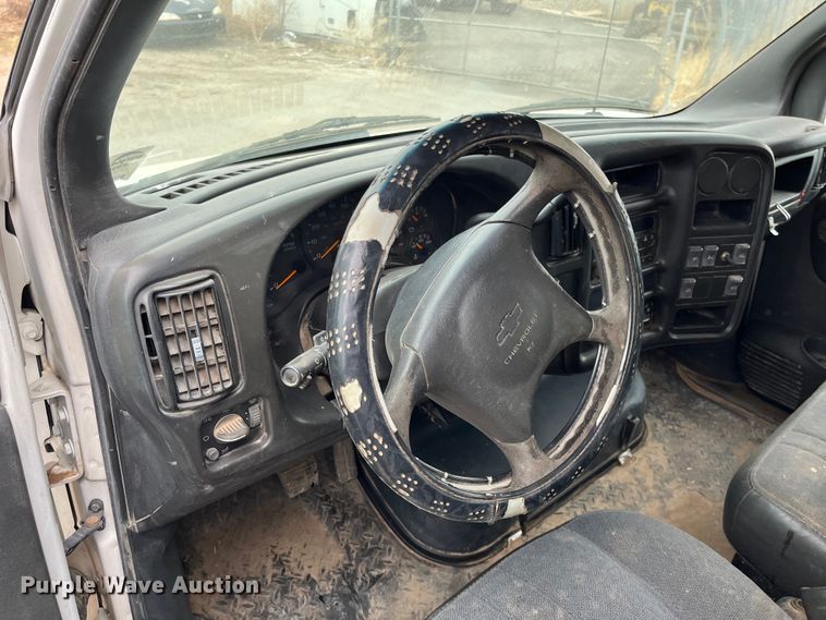 image for item DQ5060 2008 Chevrolet C5500  Crew Cab flatbed truck